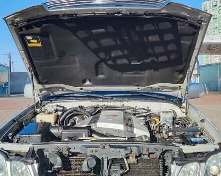 Серый Лексус ЛХ, объемом двигателя 4.67 л и пробегом 258 тыс. км за 19000 $, фото 13 на Automoto.ua