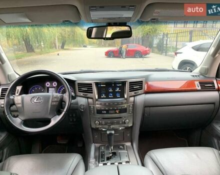 Серый Лексус ЛХ, объемом двигателя 5.66 л и пробегом 175 тыс. км за 32800 $, фото 48 на Automoto.ua