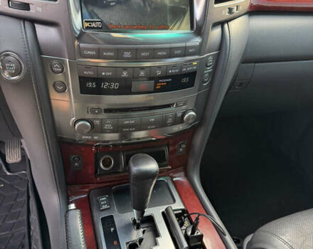 Сірий Лексус ЛХ, об'ємом двигуна 5.66 л та пробігом 303 тис. км за 22000 $, фото 21 на Automoto.ua