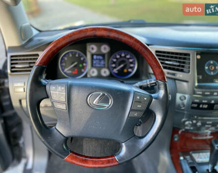 Сірий Лексус ЛХ, об'ємом двигуна 5.66 л та пробігом 295 тис. км за 20888 $, фото 13 на Automoto.ua