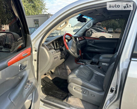 Серый Лексус ЛХ, объемом двигателя 5.66 л и пробегом 243 тыс. км за 25800 $, фото 27 на Automoto.ua