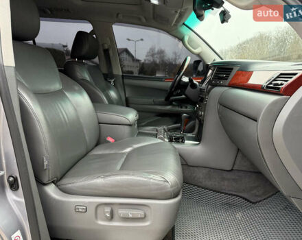 Сірий Лексус ЛХ, об'ємом двигуна 5.66 л та пробігом 246 тис. км за 24999 $, фото 29 на Automoto.ua