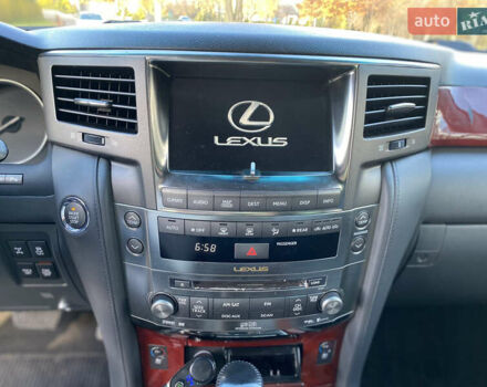 Сірий Лексус ЛХ, об'ємом двигуна 5.66 л та пробігом 295 тис. км за 20888 $, фото 12 на Automoto.ua