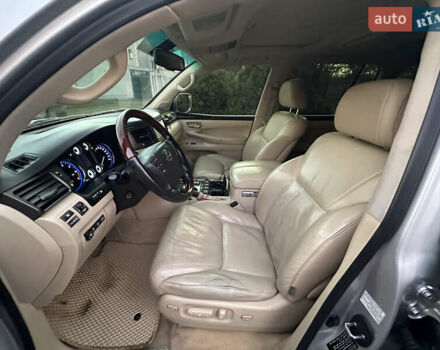 Сірий Лексус ЛХ, об'ємом двигуна 5.66 л та пробігом 262 тис. км за 22999 $, фото 17 на Automoto.ua