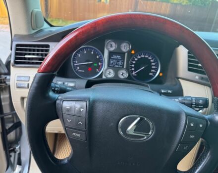 Серый Лексус ЛХ, объемом двигателя 5.7 л и пробегом 320 тыс. км за 22300 $, фото 8 на Automoto.ua