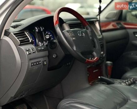 Серый Лексус ЛХ, объемом двигателя 5.66 л и пробегом 259 тыс. км за 21990 $, фото 9 на Automoto.ua