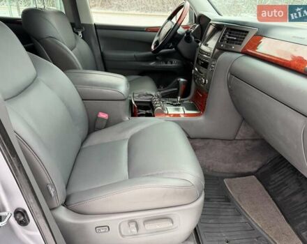 Сірий Лексус ЛХ, об'ємом двигуна 5.66 л та пробігом 178 тис. км за 23700 $, фото 9 на Automoto.ua