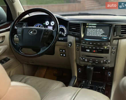 Сірий Лексус ЛХ, об'ємом двигуна 5.66 л та пробігом 262 тис. км за 22999 $, фото 28 на Automoto.ua