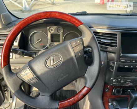 Серый Лексус ЛХ, объемом двигателя 5.66 л и пробегом 243 тыс. км за 28500 $, фото 31 на Automoto.ua
