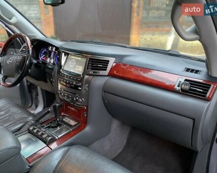 Сірий Лексус ЛХ, об'ємом двигуна 5.7 л та пробігом 295 тис. км за 21555 $, фото 34 на Automoto.ua