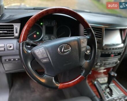 Сірий Лексус ЛХ, об'ємом двигуна 5.7 л та пробігом 295 тис. км за 21555 $, фото 24 на Automoto.ua