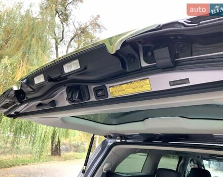 Серый Лексус ЛХ, объемом двигателя 5.66 л и пробегом 175 тыс. км за 32800 $, фото 61 на Automoto.ua