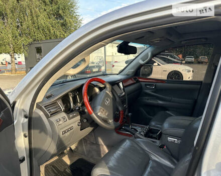 Серый Лексус ЛХ, объемом двигателя 5.66 л и пробегом 243 тыс. км за 28500 $, фото 29 на Automoto.ua