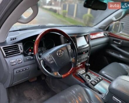 Сірий Лексус ЛХ, об'ємом двигуна 5.7 л та пробігом 295 тис. км за 21555 $, фото 22 на Automoto.ua