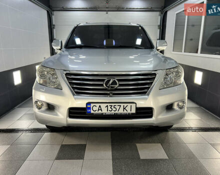 Серый Лексус ЛХ, объемом двигателя 5.66 л и пробегом 273 тыс. км за 24900 $, фото 2 на Automoto.ua