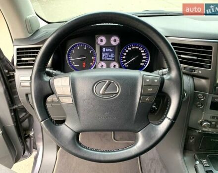 Серый Лексус ЛХ, объемом двигателя 5.66 л и пробегом 175 тыс. км за 32800 $, фото 43 на Automoto.ua