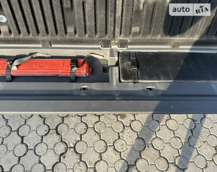 Серый Лексус ЛХ, объемом двигателя 5.66 л и пробегом 243 тыс. км за 25800 $, фото 70 на Automoto.ua