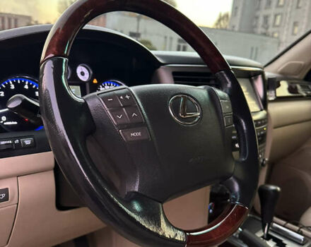 Сірий Лексус ЛХ, об'ємом двигуна 5.66 л та пробігом 262 тис. км за 22999 $, фото 29 на Automoto.ua