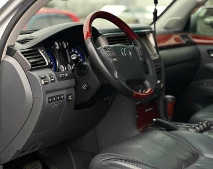 Серый Лексус ЛХ, объемом двигателя 5.7 л и пробегом 259 тыс. км за 21990 $, фото 6 на Automoto.ua