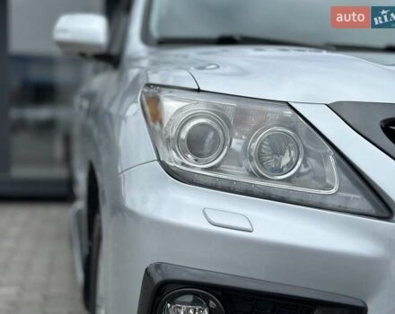 Серый Лексус ЛХ, объемом двигателя 5.66 л и пробегом 255 тыс. км за 24900 $, фото 3 на Automoto.ua