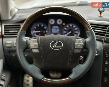 Серый Лексус ЛХ, объемом двигателя 5.66 л и пробегом 255 тыс. км за 24900 $, фото 33 на Automoto.ua
