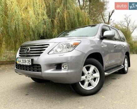 Серый Лексус ЛХ, объемом двигателя 5.66 л и пробегом 175 тыс. км за 32800 $, фото 13 на Automoto.ua