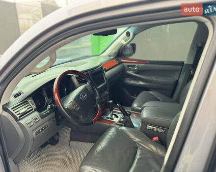 Серый Лексус ЛХ, объемом двигателя 5.66 л и пробегом 530 тыс. км за 25500 $, фото 10 на Automoto.ua