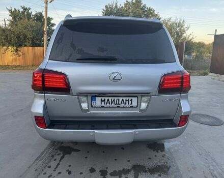 Серый Лексус ЛХ, объемом двигателя 5.7 л и пробегом 320 тыс. км за 22300 $, фото 1 на Automoto.ua