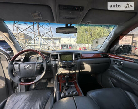 Серый Лексус ЛХ, объемом двигателя 5.66 л и пробегом 243 тыс. км за 25800 $, фото 63 на Automoto.ua