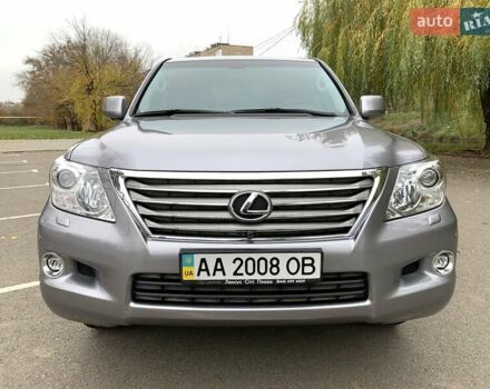 Серый Лексус ЛХ, объемом двигателя 5.66 л и пробегом 175 тыс. км за 32800 $, фото 1 на Automoto.ua