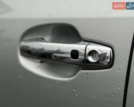 Серый Лексус ЛХ, объемом двигателя 5.66 л и пробегом 259 тыс. км за 21990 $, фото 10 на Automoto.ua