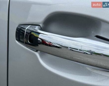 Серый Лексус ЛХ, объемом двигателя 5.66 л и пробегом 255 тыс. км за 24900 $, фото 11 на Automoto.ua