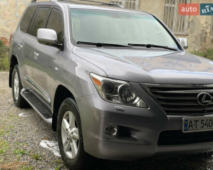 Серый Лексус ЛХ, объемом двигателя 5.7 л и пробегом 240 тыс. км за 27500 $, фото 2 на Automoto.ua