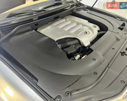 Серый Лексус ЛХ, объемом двигателя 5.66 л и пробегом 273 тыс. км за 24900 $, фото 109 на Automoto.ua