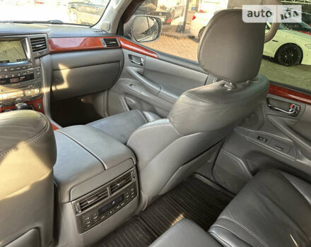 Серый Лексус ЛХ, объемом двигателя 5.66 л и пробегом 243 тыс. км за 25800 $, фото 55 на Automoto.ua