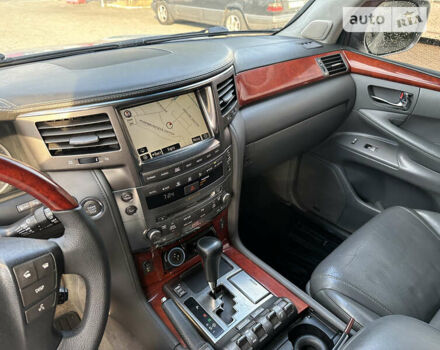 Серый Лексус ЛХ, объемом двигателя 5.66 л и пробегом 243 тыс. км за 28500 $, фото 39 на Automoto.ua