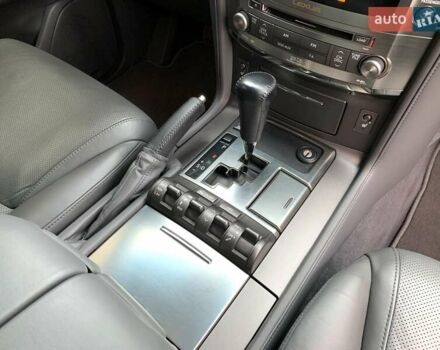 Серый Лексус ЛХ, объемом двигателя 5.66 л и пробегом 175 тыс. км за 32800 $, фото 32 на Automoto.ua