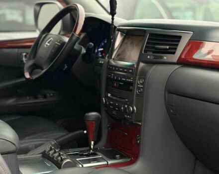 Серый Лексус ЛХ, объемом двигателя 5.7 л и пробегом 259 тыс. км за 21990 $, фото 7 на Automoto.ua