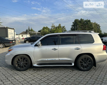 Серый Лексус ЛХ, объемом двигателя 5.66 л и пробегом 243 тыс. км за 28500 $, фото 1 на Automoto.ua