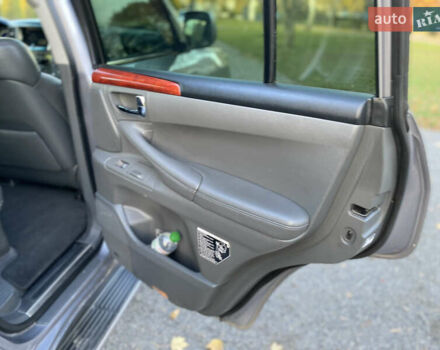 Сірий Лексус ЛХ, об'ємом двигуна 5.66 л та пробігом 295 тис. км за 20888 $, фото 31 на Automoto.ua