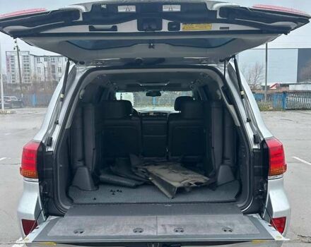 Сірий Лексус ЛХ, об'ємом двигуна 5.66 л та пробігом 225 тис. км за 22900 $, фото 11 на Automoto.ua