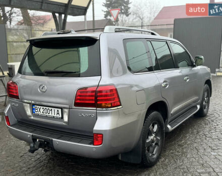 Серый Лексус ЛХ, объемом двигателя 5.66 л и пробегом 530 тыс. км за 25500 $, фото 4 на Automoto.ua