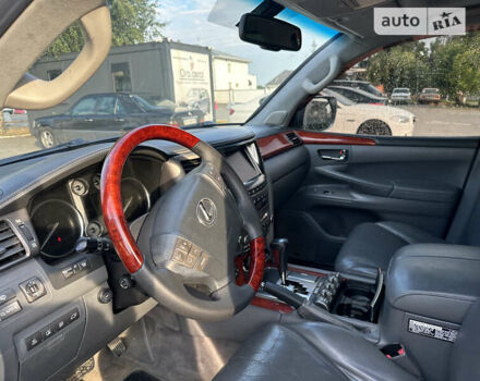 Серый Лексус ЛХ, объемом двигателя 5.66 л и пробегом 243 тыс. км за 25800 $, фото 30 на Automoto.ua