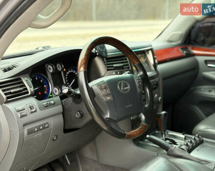 Сірий Лексус ЛХ, об'ємом двигуна 5.66 л та пробігом 246 тис. км за 24999 $, фото 14 на Automoto.ua