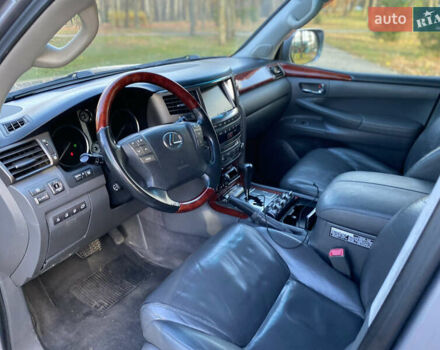 Сірий Лексус ЛХ, об'ємом двигуна 5.66 л та пробігом 295 тис. км за 20888 $, фото 16 на Automoto.ua