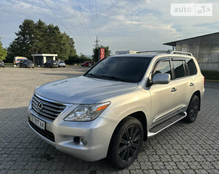 Серый Лексус ЛХ, объемом двигателя 5.66 л и пробегом 243 тыс. км за 25800 $, фото 7 на Automoto.ua