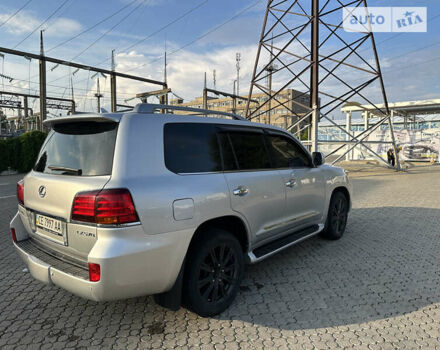 Серый Лексус ЛХ, объемом двигателя 5.66 л и пробегом 243 тыс. км за 28500 $, фото 14 на Automoto.ua