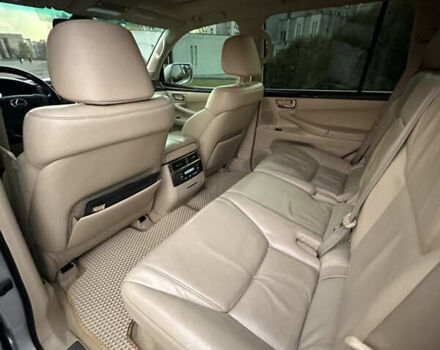 Сірий Лексус ЛХ, об'ємом двигуна 5.66 л та пробігом 262 тис. км за 22999 $, фото 18 на Automoto.ua