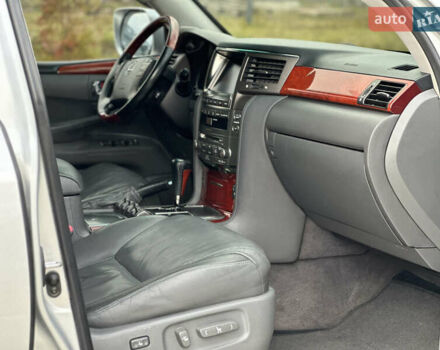 Серый Лексус ЛХ, объемом двигателя 5.7 л и пробегом 360 тыс. км за 19900 $, фото 15 на Automoto.ua
