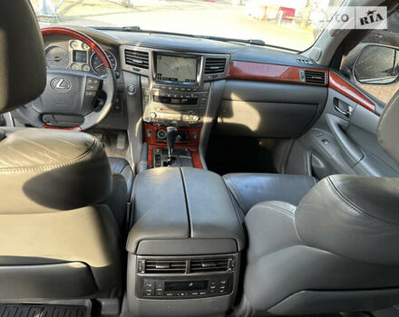 Серый Лексус ЛХ, объемом двигателя 5.66 л и пробегом 243 тыс. км за 28500 $, фото 56 на Automoto.ua